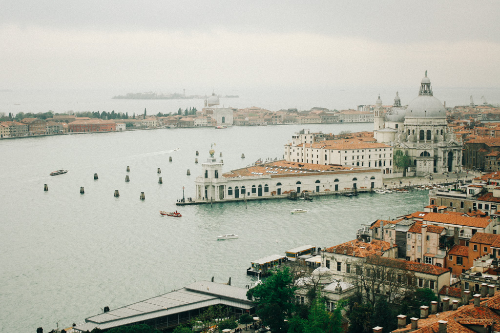 Vista da Basílica de Santa Maria della Salute a partir do Campanile di San Marco.