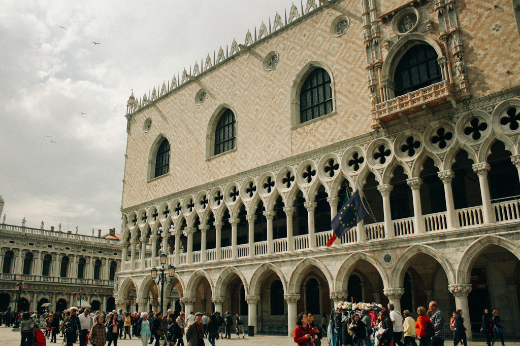 Vista lateral do Palazzo Ducale.