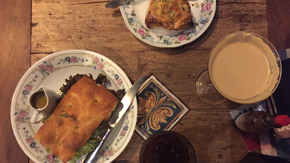 Cafés e sanduíches no Café Agridoce