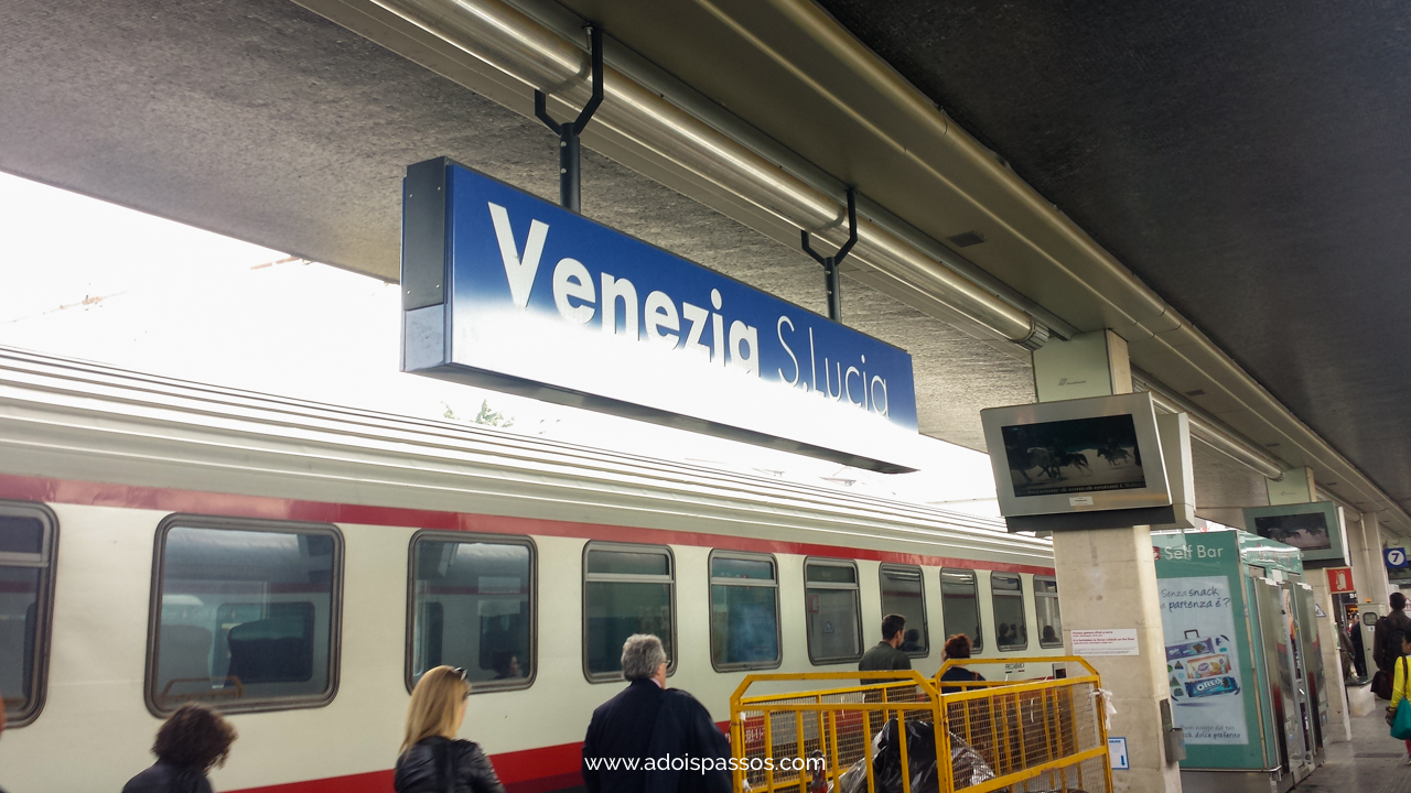 Plataforma de trem da estação de Veneza